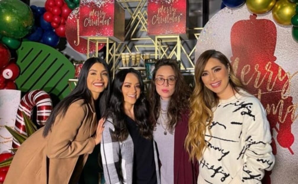 El amor navideño entre Carlos Rivera y Cynthia Rodríguez