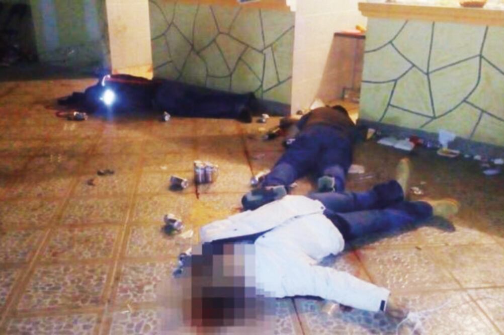 Peritos de la Fiscalía General de Justicia del Estado de México se trasladaron a las zonas donde se registraron los hechos para iniciar las investigaciones correspondientes y dar con el paradero de los agresores. (ESPECIAL)