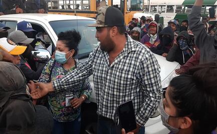 Jornaleros en cierran carretera en Baja California; denuncian falta de pago