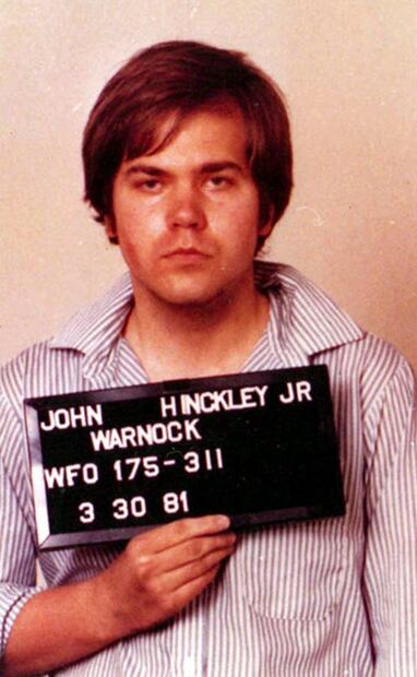Hinckley Jr. tenía 25 años al momento de cometer su intento de asesinato en Washington. Wikimedia Commons.