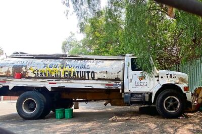 Circulan pipas de agua de hasta 34 años en CDMX