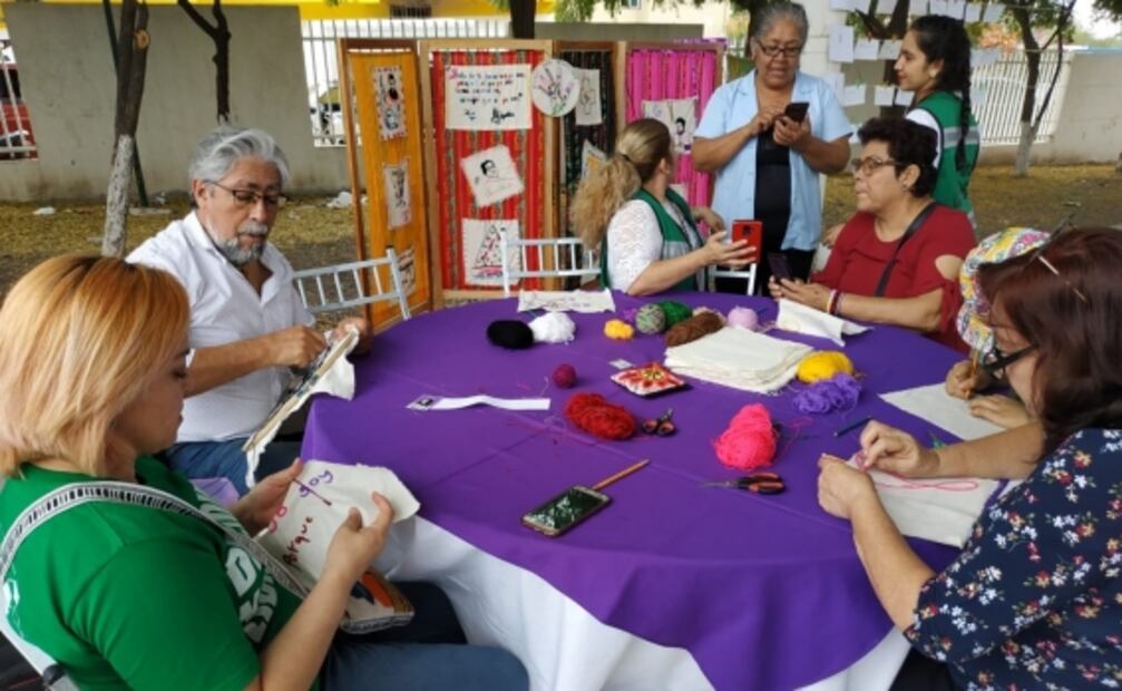 Mujeres marchan por el 8M en los estados