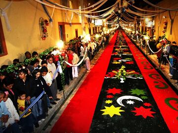 Huamantla busca crear el tapete de aserrín más largo del mundo