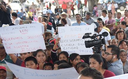 "¡Queremos escuela!" le gritan niños a Cuauhtémoc Blanco