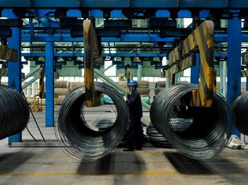 OCDE afirma que subsidios de China a la producción de acero distorsionan mercado mundial; "es diez veces mayor que la de otros países", declara