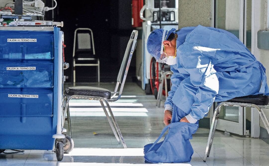 While in the frontlines, many doctors and nurses have had to stay away from their families to protect them from COVID-19 - Photo: Mario Vázquez/AFP