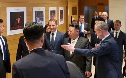 Líder norcoreano, Kim Jong-un, examina misiles junto al ministro de Defensa ruso