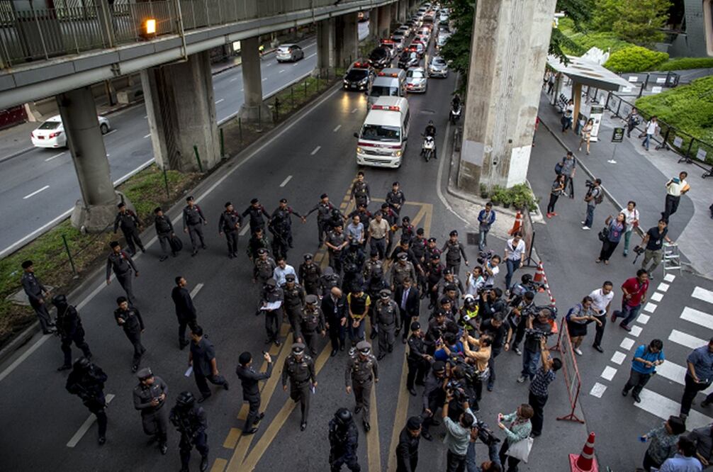 La policía tailandesa recreó los acontecimientos antes de la explosión en el santuario de Erawan, que dejó 20 muertos y más de 100 heridos (REUTERS)