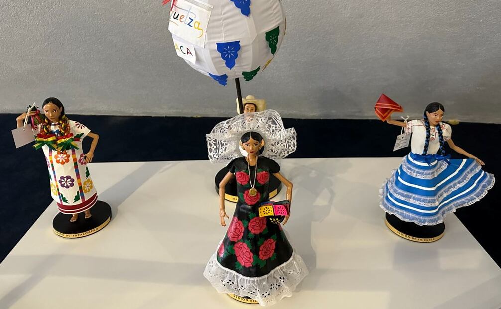 Seguridad presenta la marca “Arte por la libertad” creada por personas en prisión; elaboran alebrijes, juegos y alimentos. Foto: Especial