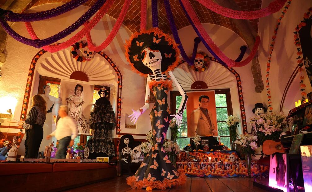Ofrenda para el cantante José José en la Casa Fuerte del Indio Fernández.
Foto: Luis Marin/Clasos.com.mx