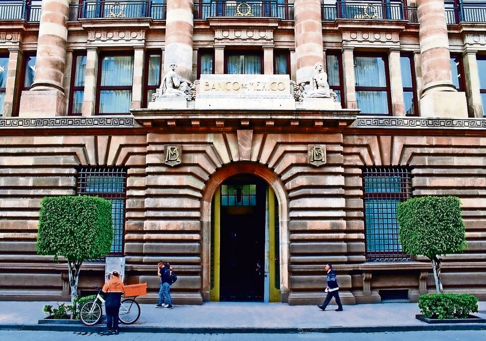 Banxico también incluyó en sus previsiones el 2025, año para el cual tiene un pronóstico de crecimiento de entre 0.7% y 2.3%. Foto: Especial