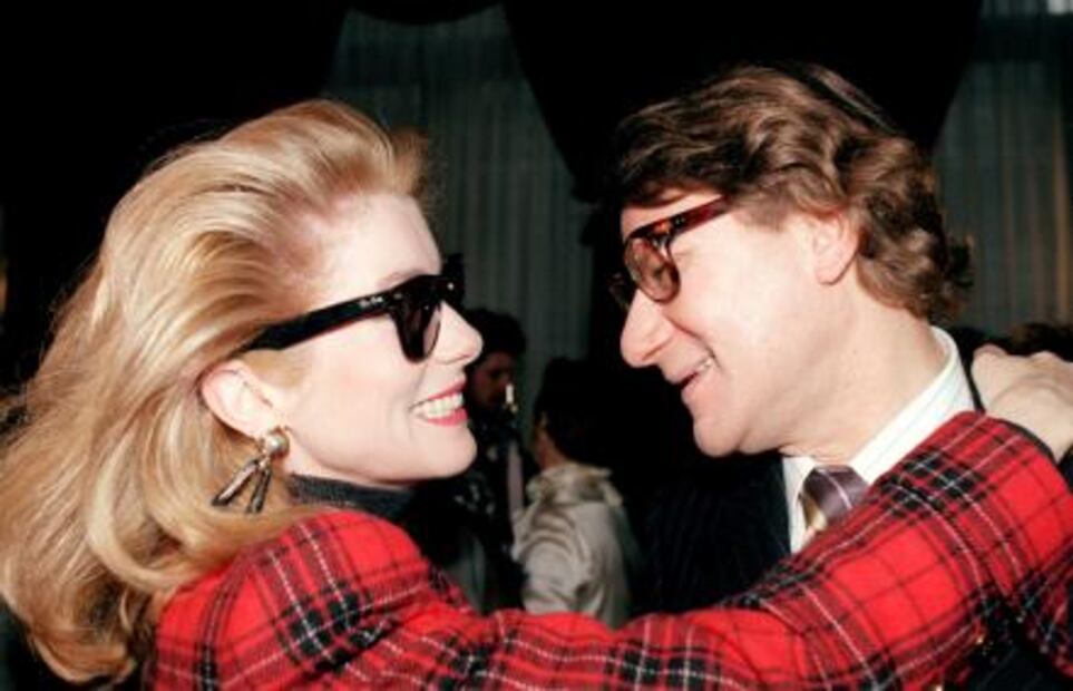 Catherine Deneuve subastará vestidos de Yves Saint Laurent