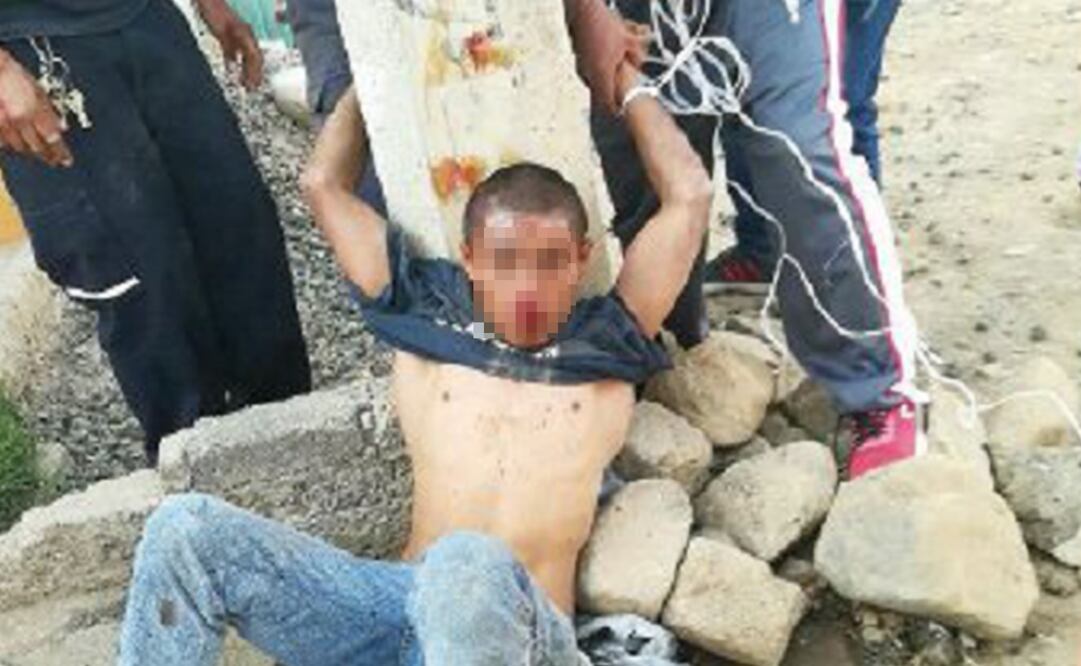 Los vecinos lo ataron a un poste y patearon mientras él suplicaba que lo soltaran. Foto: Especial