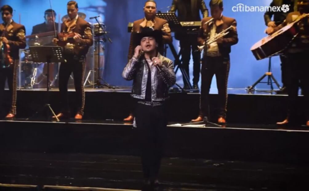 Christian Nodal muestra su apoyo a Colombia en concierto online