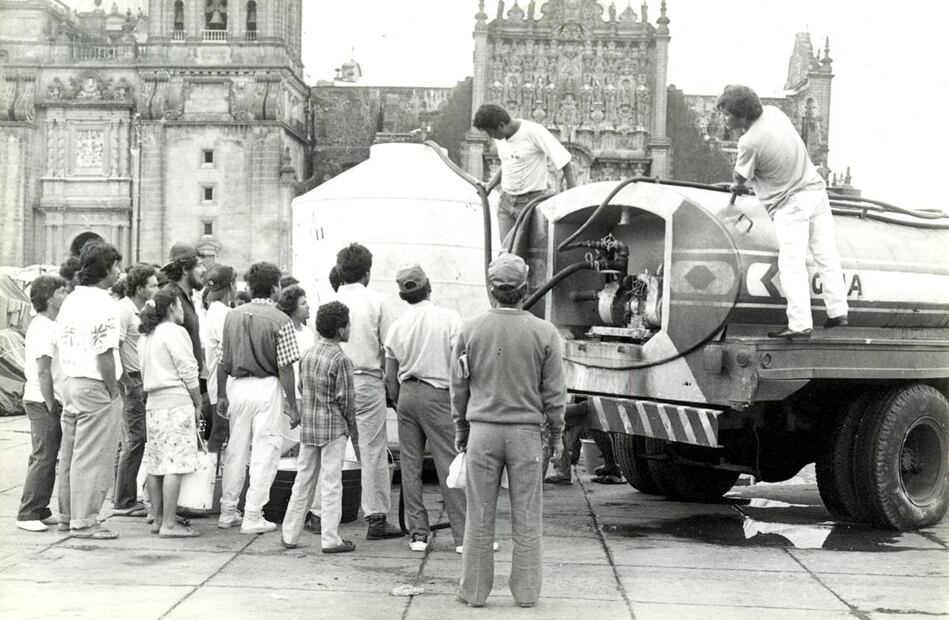 El entonces director general de Conagua, Roberto Ramírez de la Parra, señaló que los mayores cortes de agua del Cutzamala fueron los de 2013 y 2018, en que se implementaron operativos con 650 y 1200 pipas, respectivamente. Archivo EL UNIVERSAL.