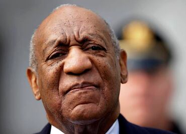 Escriben “violador en serie” sobre estrella de Bill Cosby