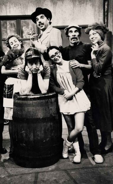 ¿Pleitos?, ¿Tristeza?, ¿Cansancio? Todo puede suceder en el programa del canal 2, “El Chavo” estelarizado por Chespirito, Quico, Doña Florinda, Don Ramón, La Chilindrina, El señor Barriga, Doña Clotilde “La Bruja del 71” y El profesor Jirafales. Se transmite todos los días a las 20:00 horas, a todo color con la dirección de Enrique Segoviano.  Foto: Archivo El Universal.