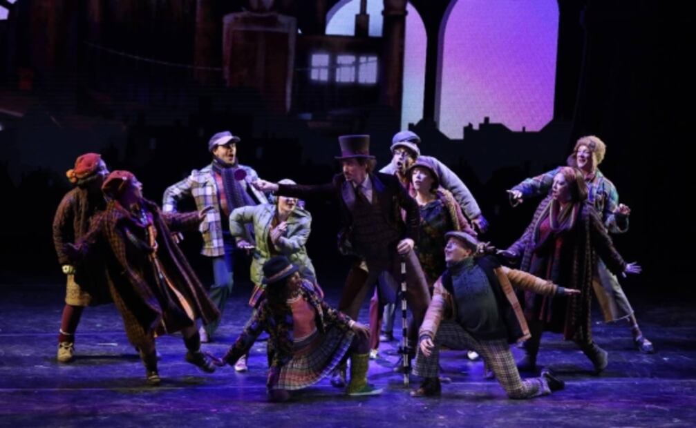 Broadway asombra a México con "Charly y la fábrica de chocolate"