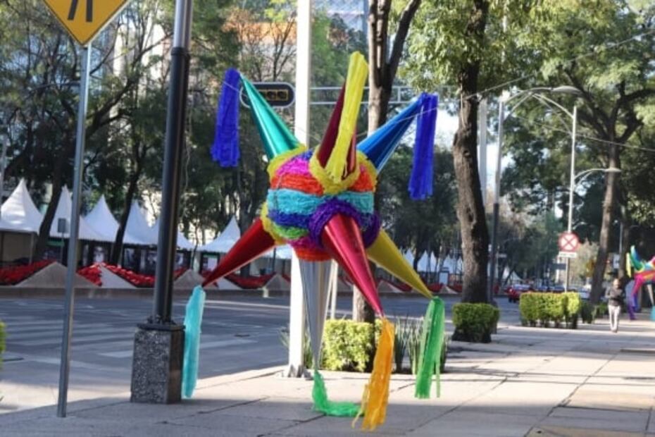 Inauguran en Reforma muestra de nacimientos y piñatas