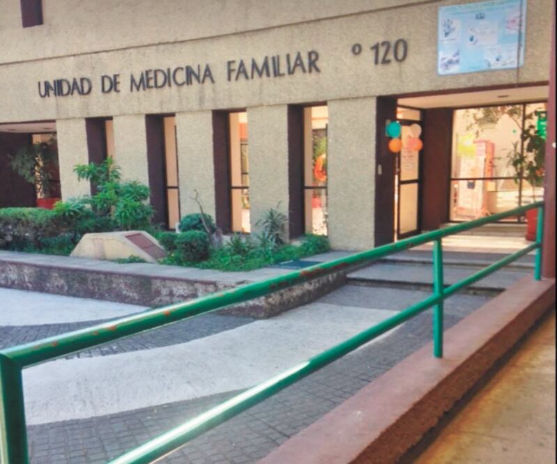 Acusación.Wendy aseguró que fue violada en la Unidad de Medicina Familiar 120. La joven de 21 años padece insuficiencia renal terminal. Foto/Archivo El Universal