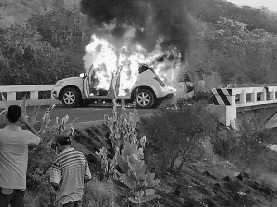 Los cierres carreteros generaron incertidumbre entre la población por lo que mandos policiales conminaron a los habitantes a no usar la red vial (ESPECIAL)