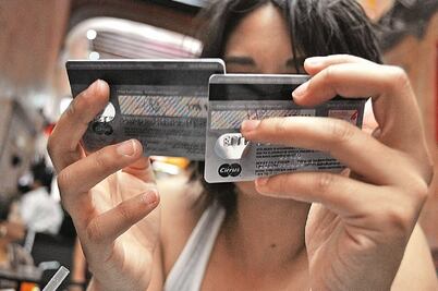 Un plástico... ¿Para pagar otras tarjetas de crédito?