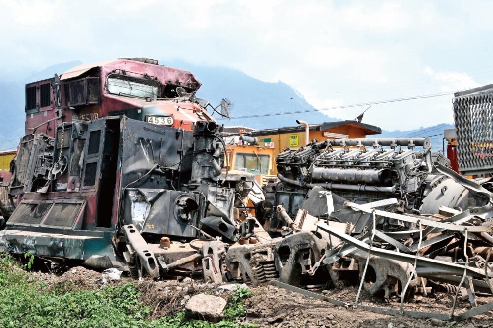 En la llamada “zona dorada” hay constantes robos a los trenes de Ferrosur, cometidos por personas identificadas por los habitantes de Lázaro Cárdenas. Foto: MIGUEL A. CARMONA. EL UNIVERSAL