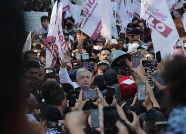 ¿Qué políticos marchan al lado de AMLO?