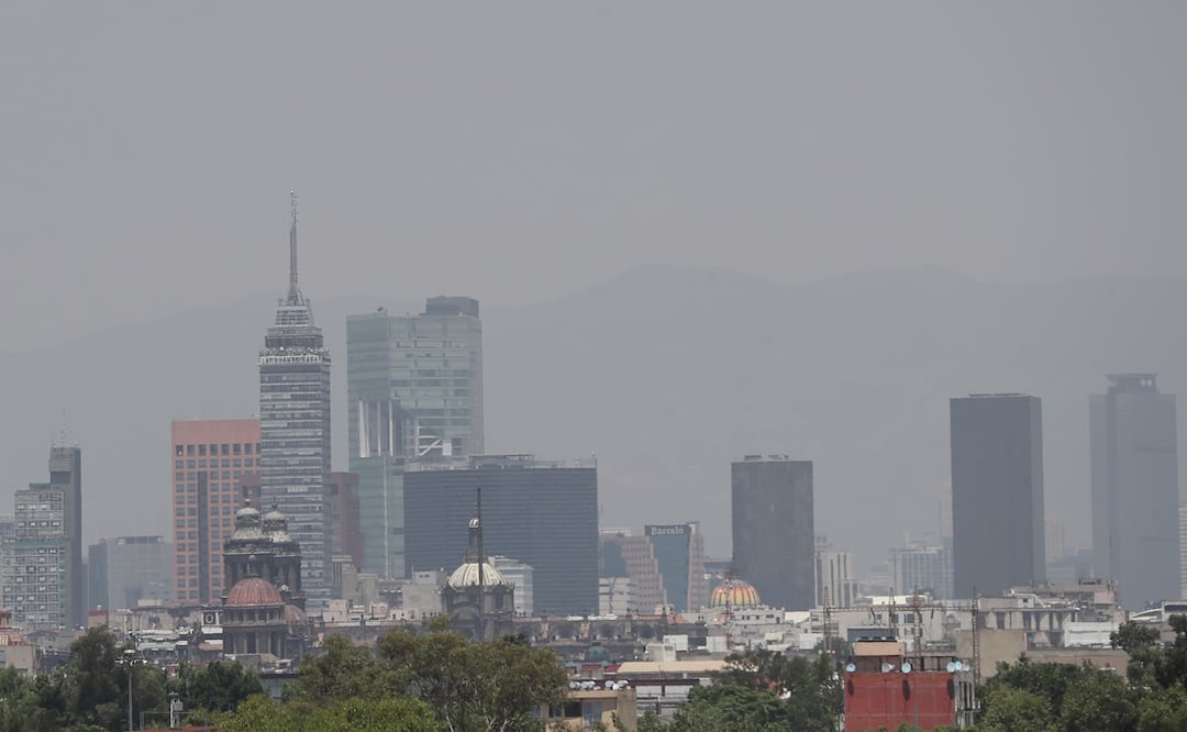 MEX8491. CIUDAD DE MÉXICO (MÉXICO), 22/05/2024.- Fotografía donde se muestra la contaminación el 21 de mayo de 2024, en la Ciudad de México (México). Este miércoles se activó nuevamente la fase uno de contingencia ambiental atmosférica debido a los altos índices de ozono en la zona metropolitana del Valle de México, informó la Comisión Ambiental de la Megalópolis (Came). EFE/Mario Guzmán