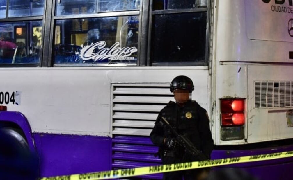 Justiciero frustra asalto en camión y mata a dos presuntos delincuentes en Iztapalapa