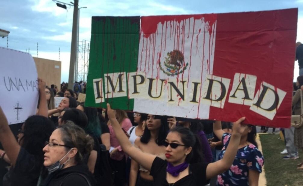 Mujeres marchan por el 8M en los estados