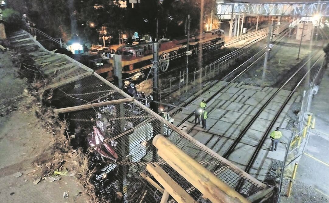 Cuadrillas de Protección Civil limpiaron el área y la camioneta quedó bajo resguardo de la fiscalía mexiquense. Foto: ESPECIAL