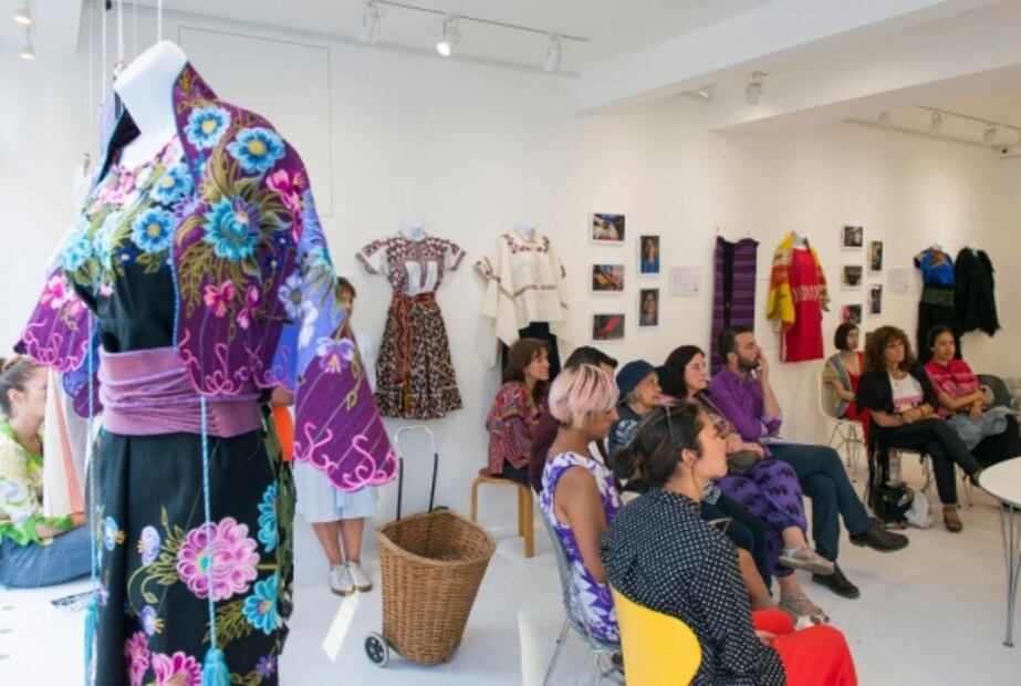 Diseñadores mexicanos presentan exposición “A la Mexicana” en Londres