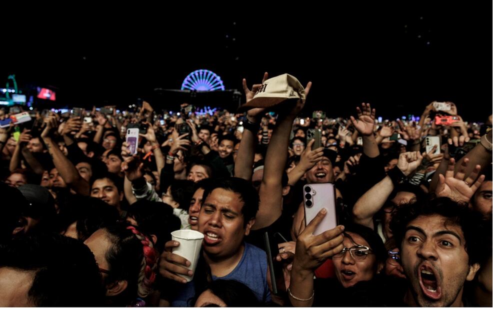 “Queremos que todos estemos bien venimos a divertirnos, están bien un momento déjenme ver esperen”, dijo Amstrong. Foto: de Yaretzy M. Osnaya / EL UNIVERSAL