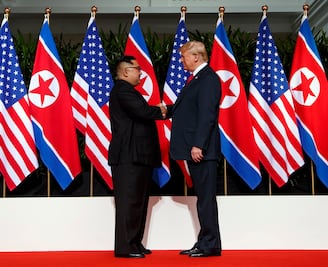 Trump-Kim, Obama-Castro y otros apretones de manos que hicieron historia