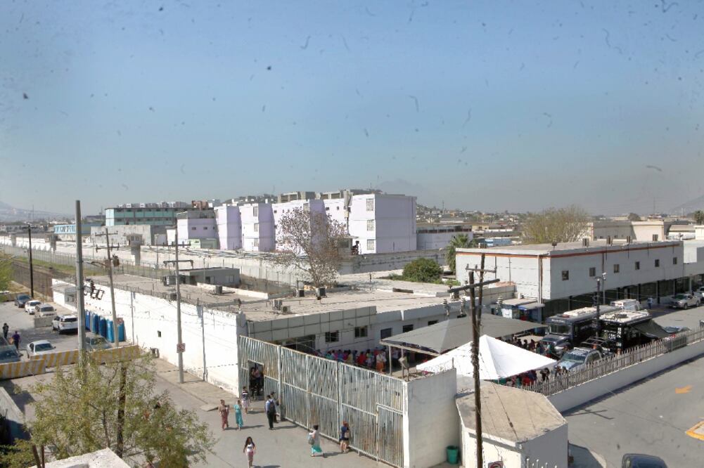Autoridades señalaron que el traslado de reos peligrosos a penitenciarías federales ayudaría a la despresurización del penal (ARCHIVO EL UNIVERSAL)