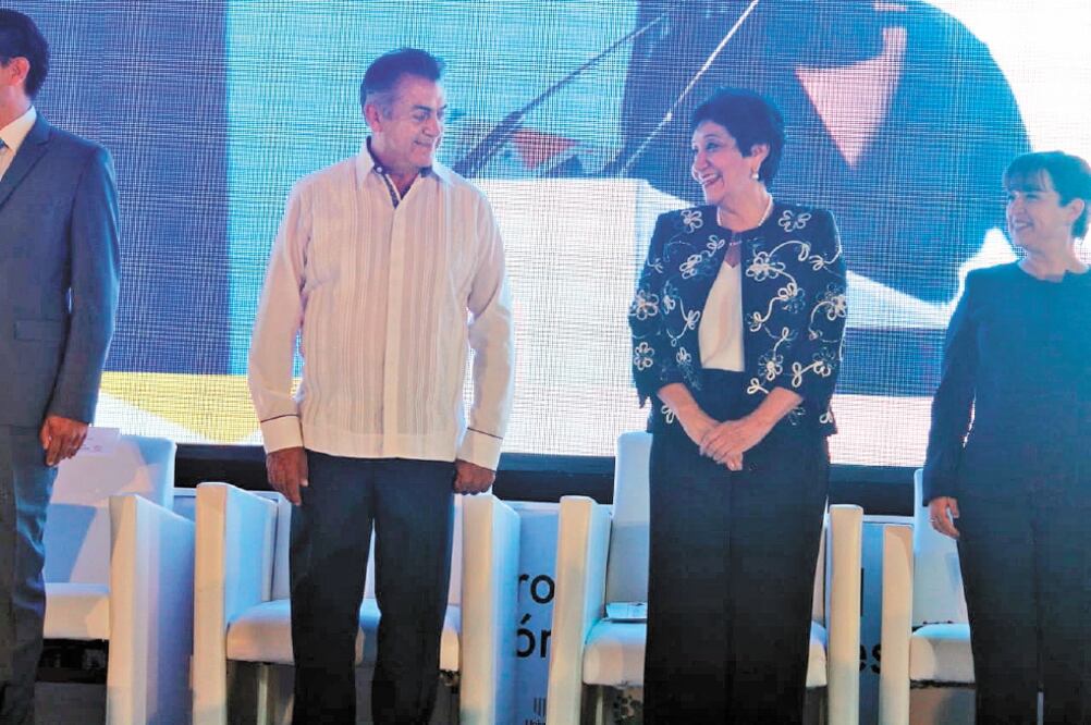 El gobernador de Nuevo León, Jaime Rodríguez, y la directora general de los Cendis, Guadalupe Rodríguez. Foto: CORTESÍA