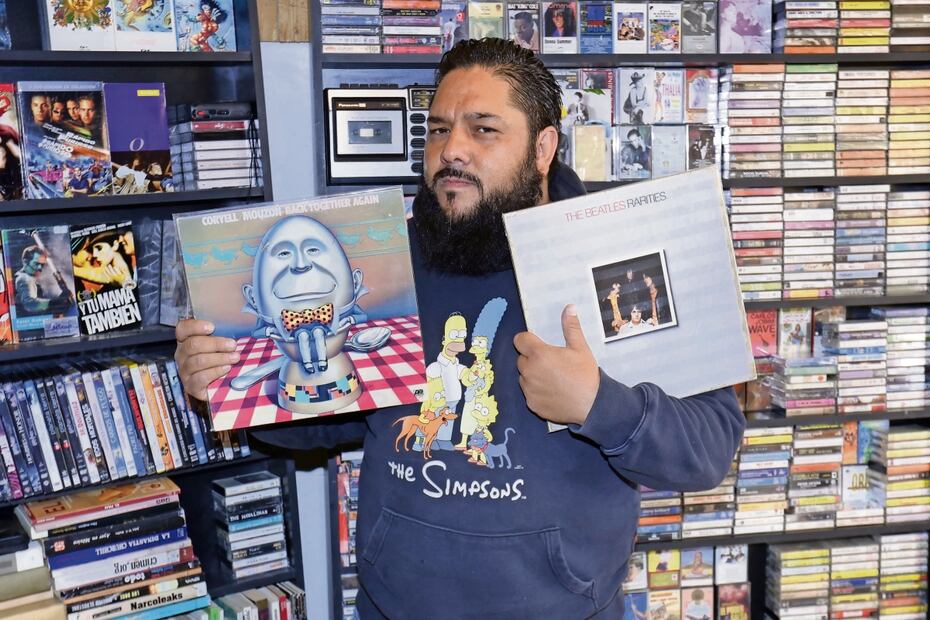 Además de su puesto bautizado como Coyoacán Records, Sam tiene una pequeña tienda en la Portales, que actualmente posee una colección de 4 mil LP’s. Fotos: Fernanda Rojas | El Universal