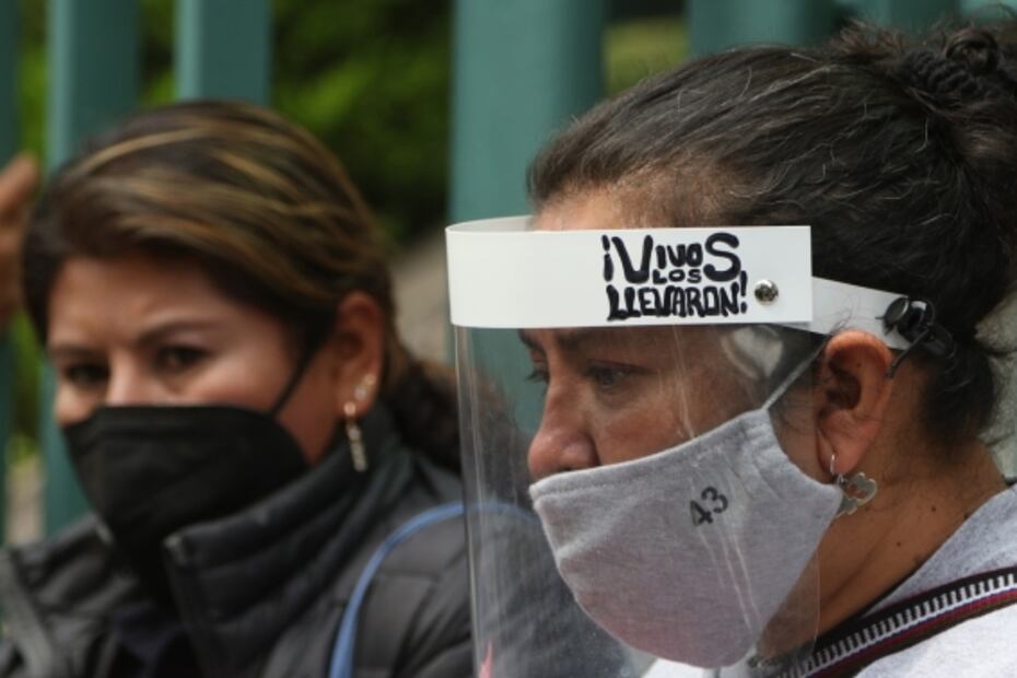 Manifestaciones contra AMLO y a seis años de Ayotzinapa, entre las fotos de la semana