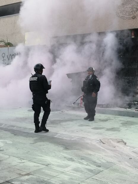 Normalistas de Mactumactzá vandalizan Palacio de Gobierno en Tuxtla Gutiérrez; retienen pipa de Pemex
