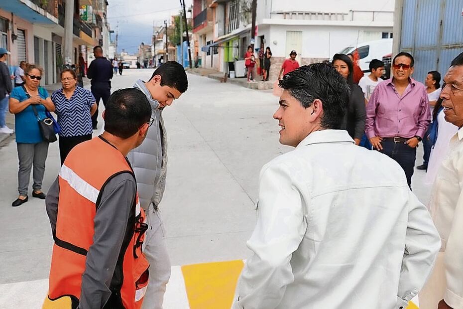 El alcalde y candidato de Morena duplicó gasto para 4 de 19 obras públicas de pavimentación. Foto: Especail