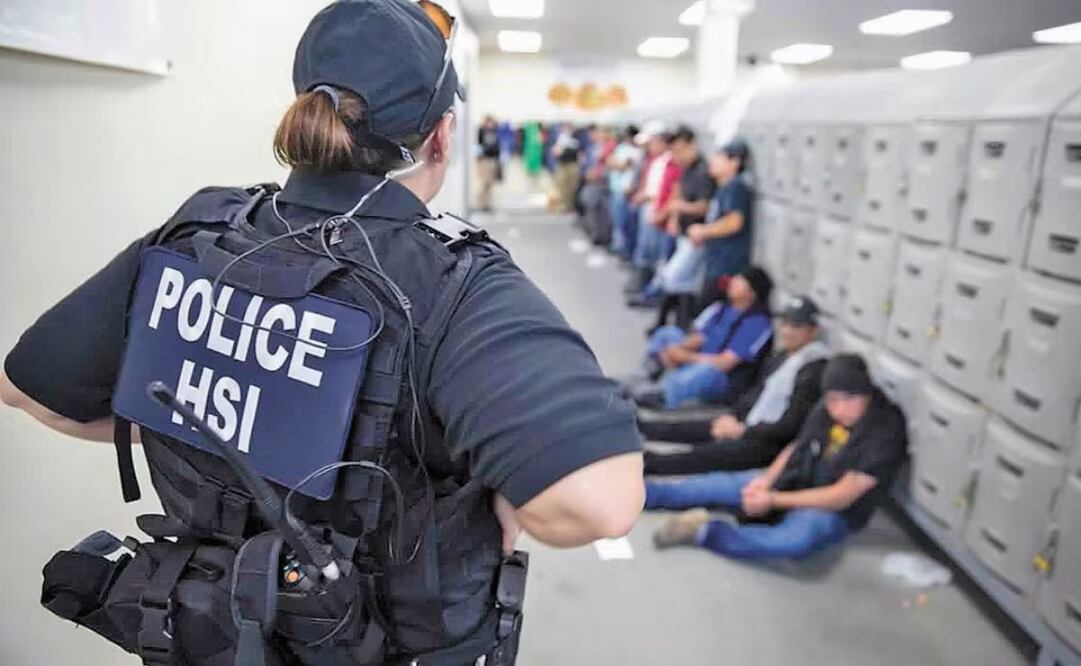 Los agentes del Servicio de Control de Inmigración y Aduanas (ICE) durante un operativo. Foto: EFE