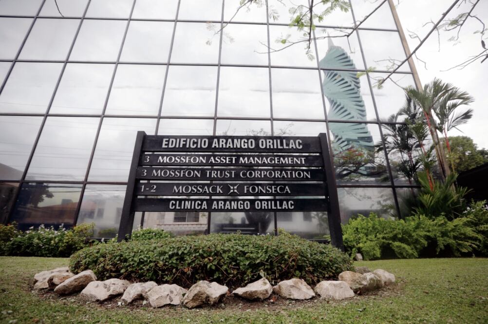 Los Panama Papers, que implican al despacho Mossack Fonseca, apuntan a una posible colusión de dos de los principales jugadores en el mercado de distribución de medicamentos en México, Nadro y Marzam (ARNULFO FRANCO. AP)