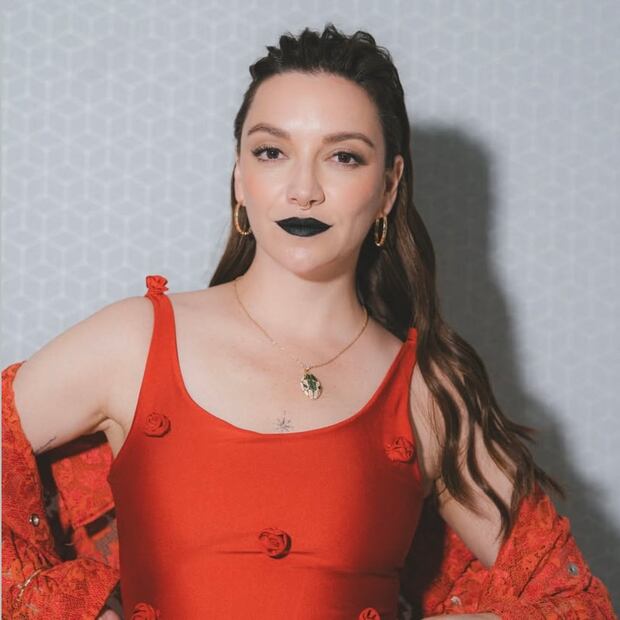 Regina Blandón demostró que el labial negro eleva cualquier look. Foto: Instagram @reginablandon