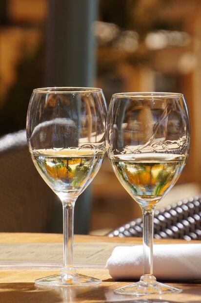 La diferencia entre vino blanco, tinto y rosado
