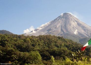 Activan medidas preventivas por aumento de actividad en volcán Colima