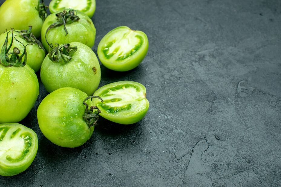 Tomate verde y vinagre. Foto: Freepik