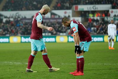 Chicharito y West Ham caen por goleada ante el Swansea City