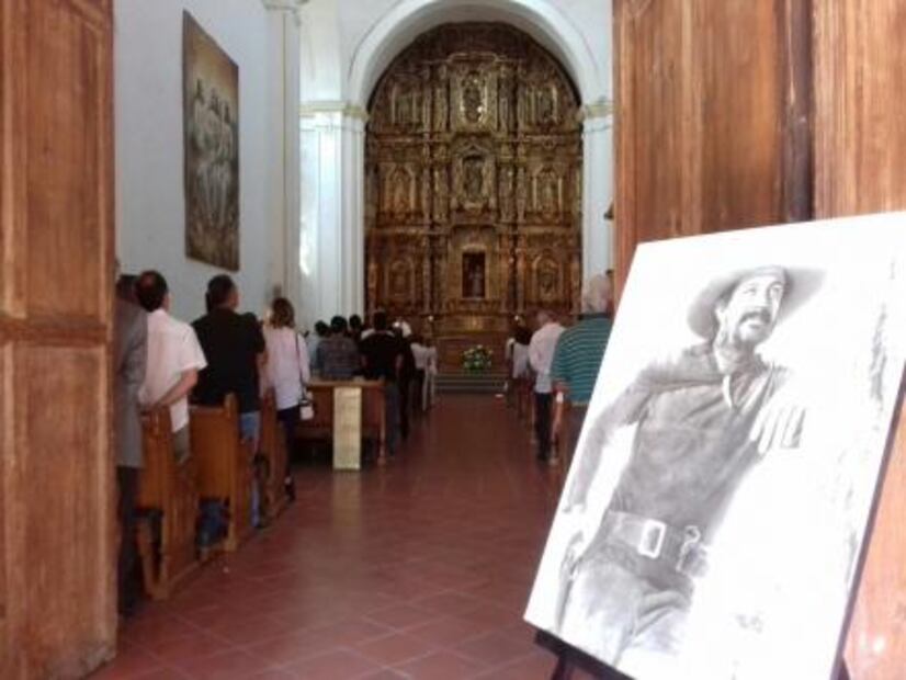 Familiares despiden con misa a Mario Almada