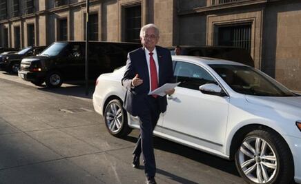 Llegan funcionarios a Palacio Nacional para reunión con AMLO por Fase 2 de Covid-19